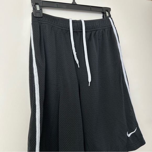 Boys NIKE Mesh Basketball Shorts - Picture 12 of 12